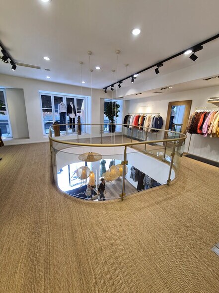 Local commercial dans Paris à vendre - Photo intérieure – Image 1 sur 5