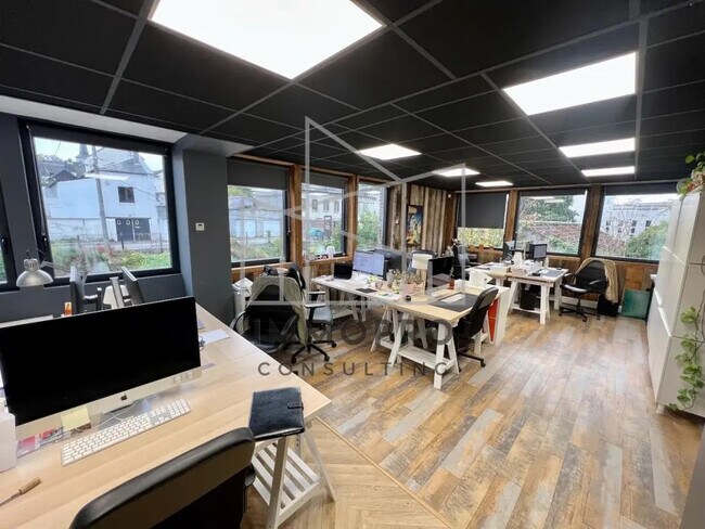 Plus de détails pour Local d'activités à louer