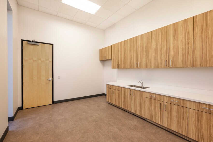 811 W Warner Rd, Tempe, AZ à louer - Photo de l’immeuble – Image 2 sur 3