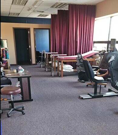 2410 Hempstead Tpke, East Meadow, NY à louer - Photo intérieure – Image 3 sur 9