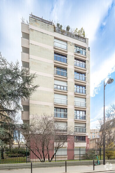 73-75 Rue De Lagny, Paris à louer - Photo de l’immeuble – Image 3 sur 4