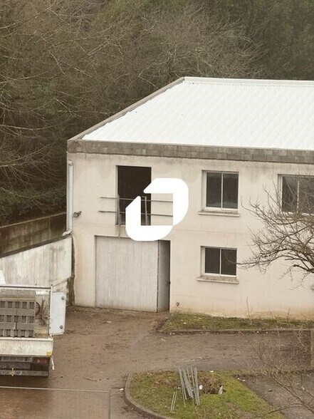 Local d’activités dans Artigues-près-Bordeaux à louer - Photo de l’immeuble – Image 2 sur 2