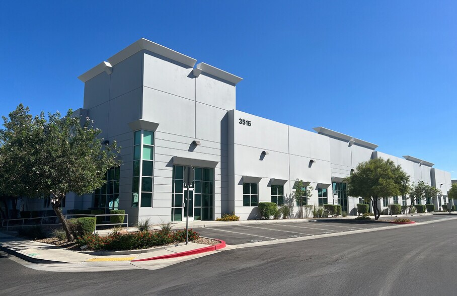 3475 W Post Rd, Las Vegas, NV à louer - Photo de l’immeuble – Image 1 sur 2
