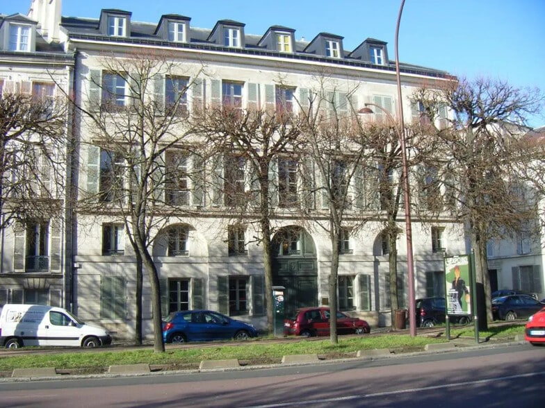 Bureau dans Versailles à louer - Photo de l’immeuble – Image 1 sur 16