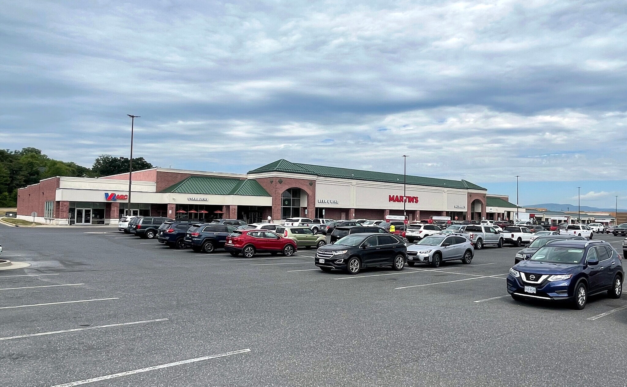 2035 E Market St, Harrisonburg, VA à louer Photo principale– Image 1 sur 8
