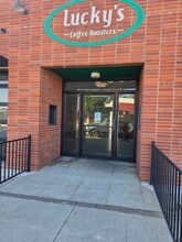 377-387 N 2nd Ave, Upland, CA à louer Photo de l’immeuble– Image 1 sur 4