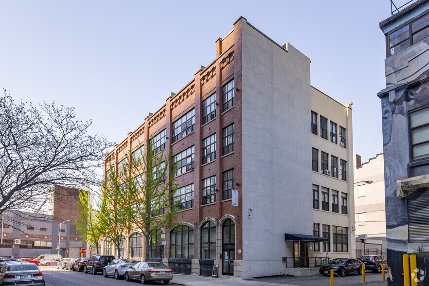 4332 22nd St, Long Island City, NY à louer - Photo de l’immeuble – Image 1 sur 5