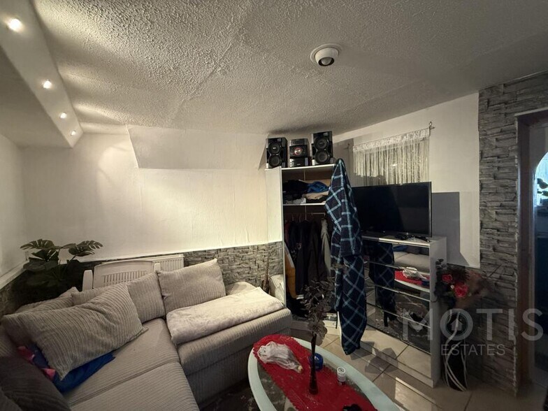 83 Cheriton High St, Folkestone à vendre - Photo de l’immeuble – Image 2 sur 12