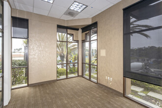 3211-3295 Business Park Dr, Vista, CA à louer Photo de l’immeuble– Image 2 sur 4