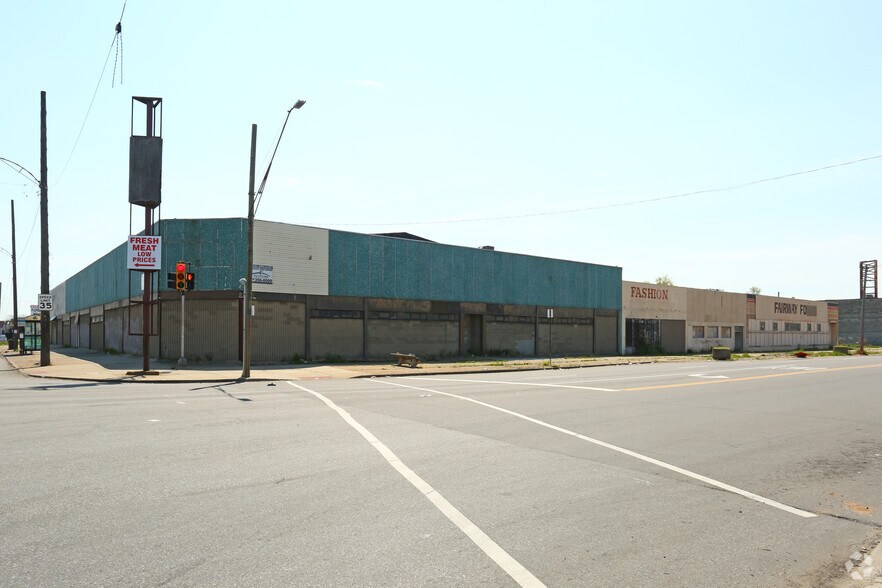 Redevelopment Opportunity portefeuille de 2 biens à vendre sur LoopNet.fr - Photo principale – Image 3 sur 9