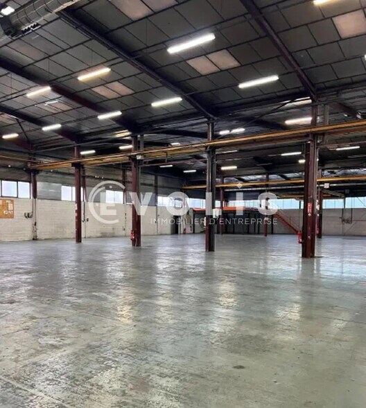 4 Rue Des Alpes, Vaulx-en-Velin à louer - Photo de l’immeuble – Image 3 sur 19