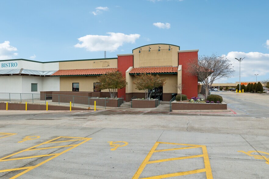 3807 NW Cache Rd, Lawton, OK à louer - Photo de l’immeuble – Image 2 sur 4