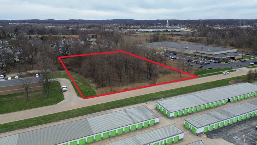13 Research Dr, Eastlake, OH à vendre - Photo principale – Image 1 sur 6