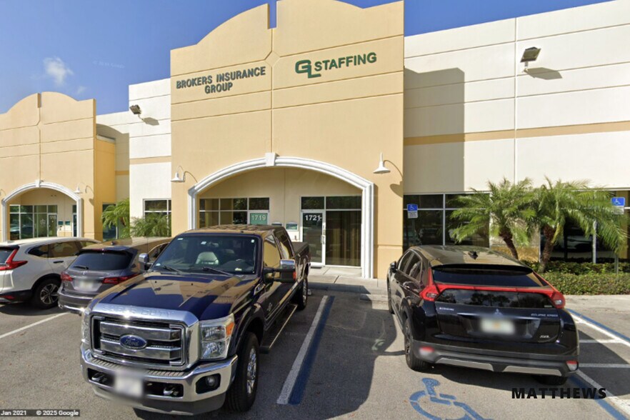 1701-1745 Banks Rd, Margate, FL à louer - Photo de l’immeuble – Image 1 sur 4