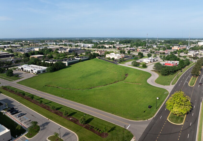 Bluegrass Parkway & Campus Pl, Louisville, KY à vendre - Photo de l’immeuble – Image 3 sur 3
