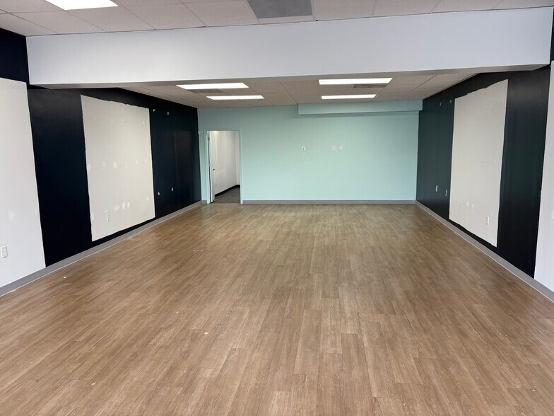 1558-1560 Freeway Dr, Reidsville, NC à louer - Photo de l’immeuble – Image 3 sur 4