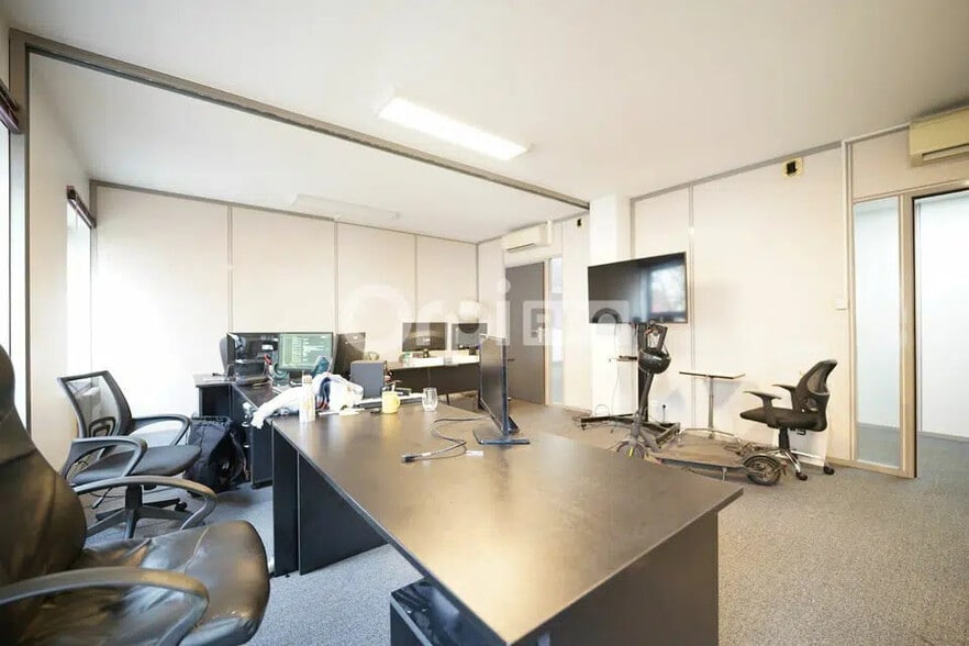 Bureau dans Villeurbanne à louer - Photo de l’immeuble – Image 3 sur 10