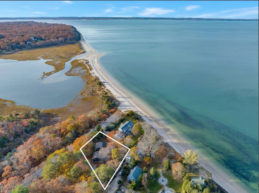 14 E Landing Rd, Hampton Bays, NY à vendre Photo principale– Image 1 sur 18