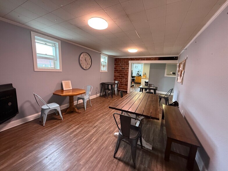 110 NW 2nd St, Stuart, IA à vendre - Photo principale – Image 1 sur 9