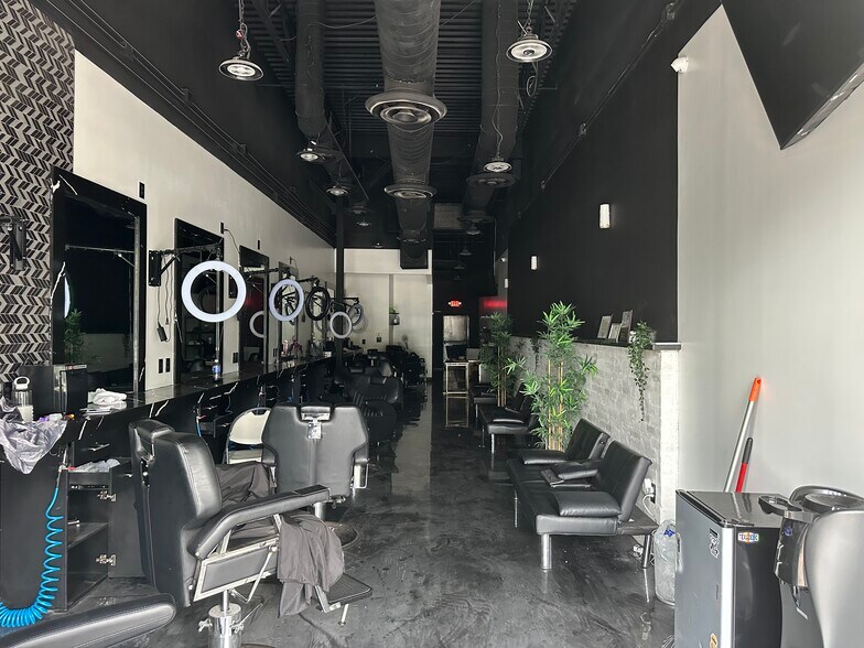 5185-5221 W 34th St, Houston, TX à louer - Photo de l’immeuble – Image 2 sur 5