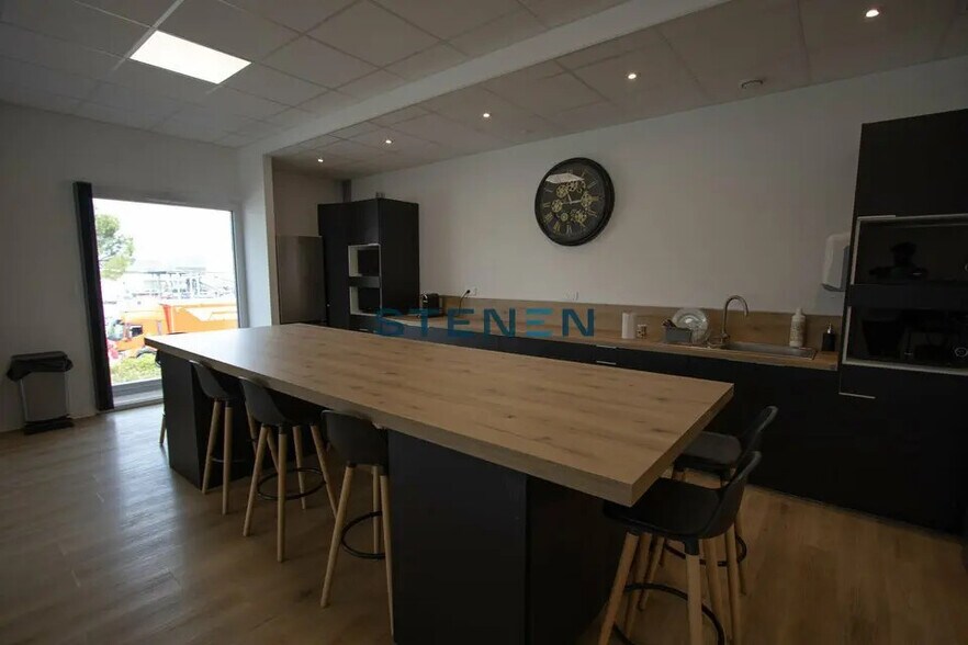 Bureau dans Rousset à louer - Photo de l’immeuble – Image 2 sur 8