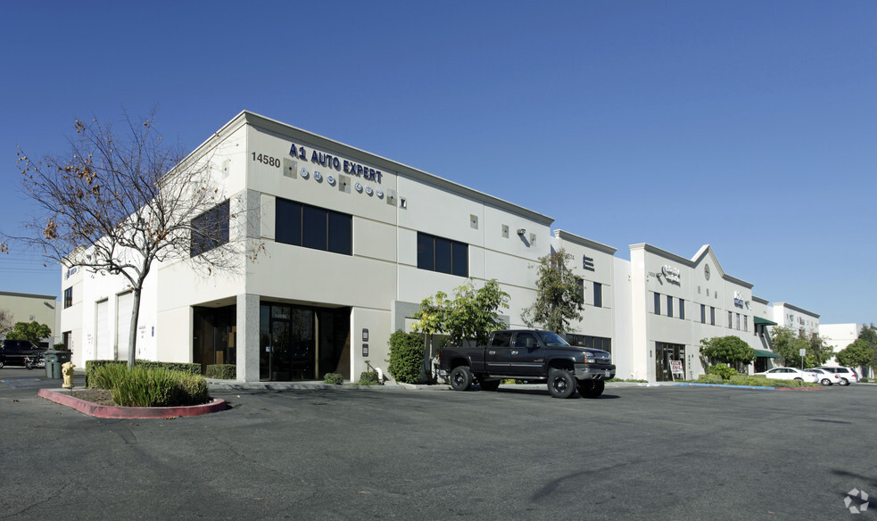 14586 Central Ave, Chino, CA à louer - Photo de l’immeuble – Image 2 sur 3