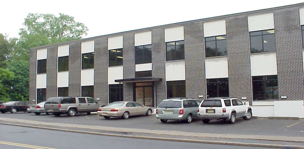 12 Lincoln Blvd, Emerson, NJ à louer - Photo de l’immeuble – Image 3 sur 4