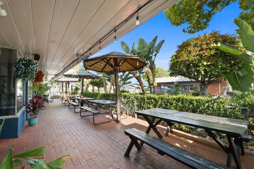 528 W Chapman Ave, Orange, CA à vendre - Photo de l’immeuble – Image 3 sur 16