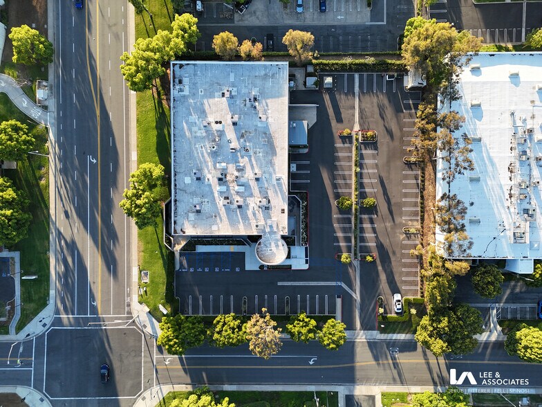 6 Thomas, Irvine, CA à louer - Photo de l’immeuble – Image 3 sur 4