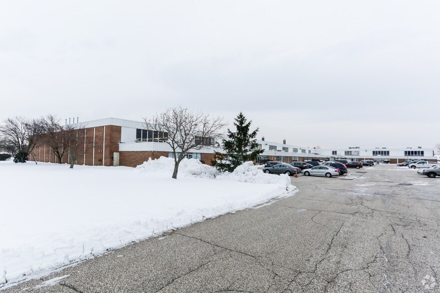 761 Beta Dr, Mayfield Village, OH à louer - Photo de l’immeuble – Image 1 sur 9