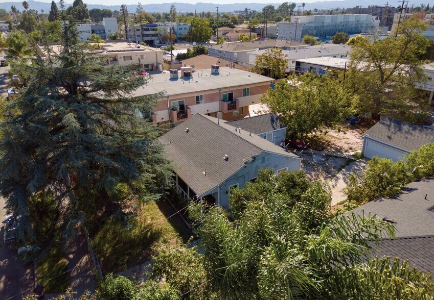 6833 Simpson Ave, North Hollywood, CA à vendre - Photo de l’immeuble – Image 3 sur 8