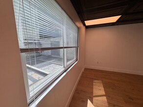 15928 Ventura Blvd, Encino, CA à louer Photo intérieure– Image 2 sur 4