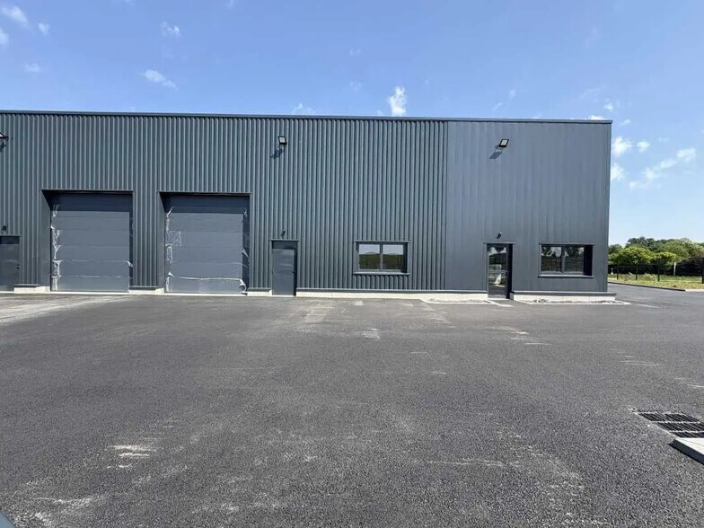 Local d’activités dans Moyvillers à louer - Photo de l’immeuble – Image 2 sur 3