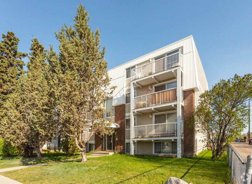 8314 110th Ave NW, Edmonton, AB à vendre - Photo principale – Image 1 sur 1