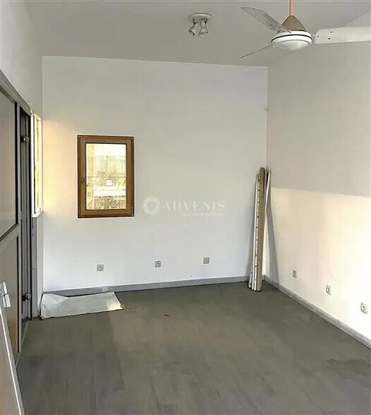 Local d'activités dans Vierzon à vendre - Photo de l’immeuble – Image 2 sur 4
