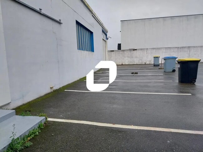 Plus de détails pour Bureau, Local d'activités à louer