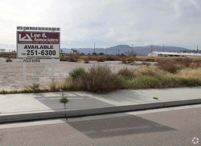 80923 Industrial Pl, Indio, CA à vendre - Photo de l’immeuble – Image 2 sur 3