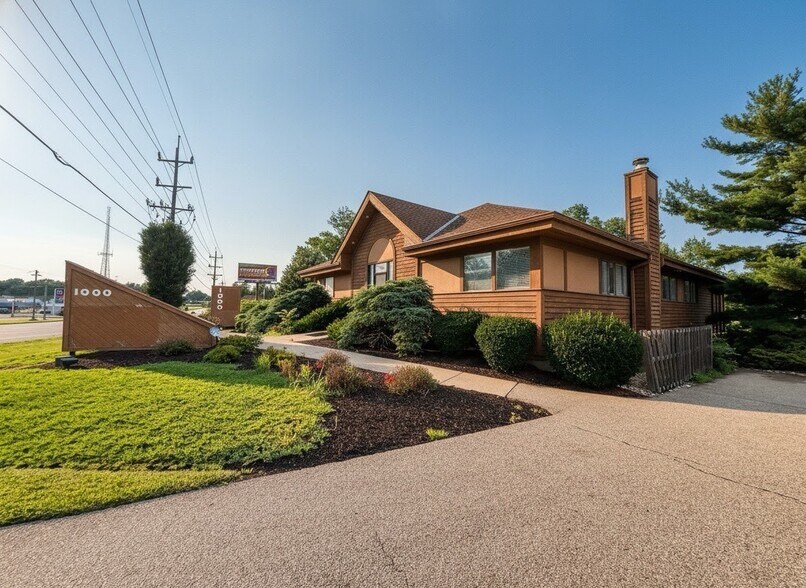 1000 Ohio Pike, Cincinnati, OH à louer - Photo de l’immeuble – Image 1 sur 32