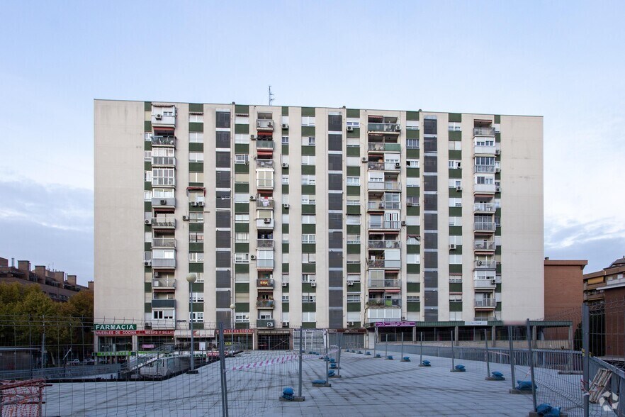 Calle del Camino de los Vinateros, 15, Madrid, Madrid à louer - Photo de l’immeuble – Image 2 sur 4