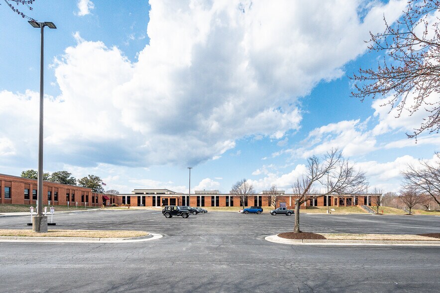 3100 Albert Lankford Dr, Lynchburg, VA à vendre - Photo de l’immeuble – Image 3 sur 14