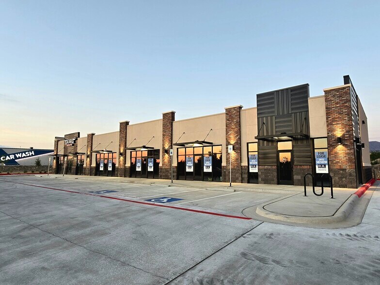 5616 Doniphan Dr, El Paso, TX à louer - Photo de l’immeuble – Image 3 sur 7