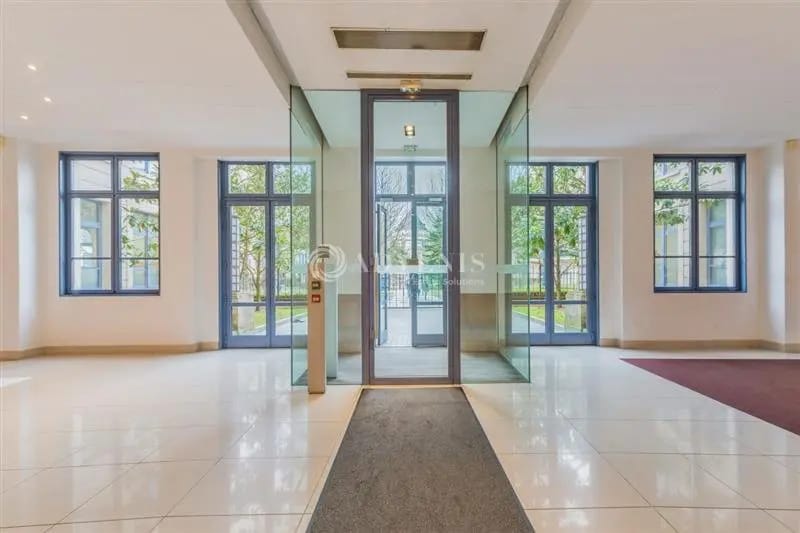 Bureau dans Chessy à louer - Hall d’entrée – Image 2 sur 10