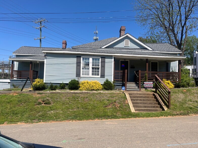 401 Charles Ave, Charlotte, NC à louer - Photo de l’immeuble – Image 2 sur 7
