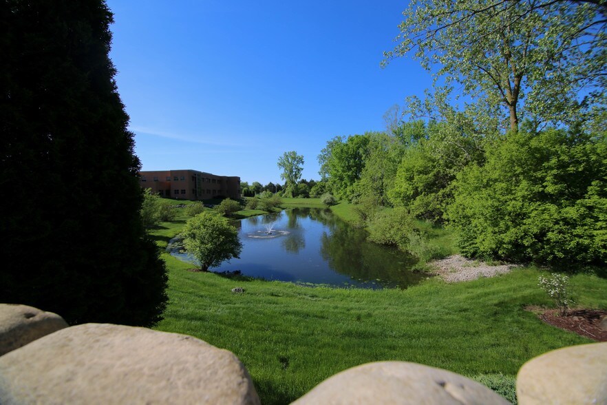 11 Atrium Dr, Okemos, MI à vendre - Photo de l’immeuble – Image 2 sur 11
