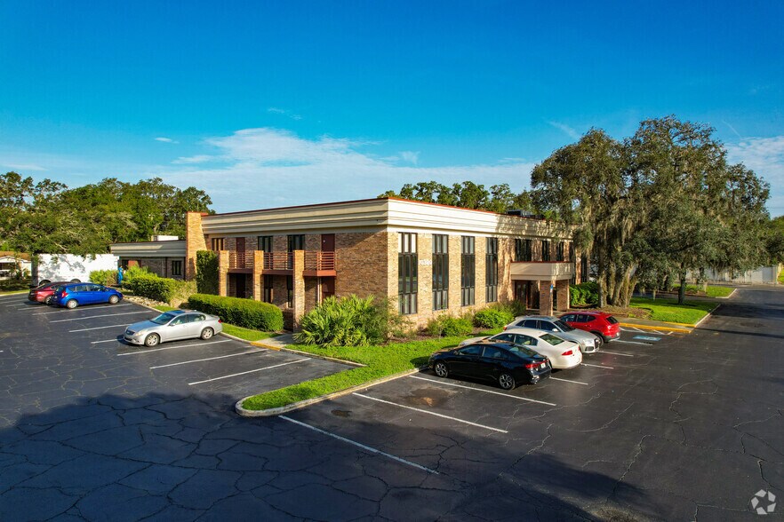 10320 N 56th St, Temple Terrace, FL à louer - Photo de l’immeuble – Image 2 sur 24