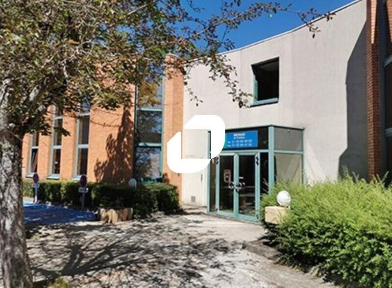 Bureau dans Trappes à vendre - Photo de l’immeuble – Image 2 sur 11