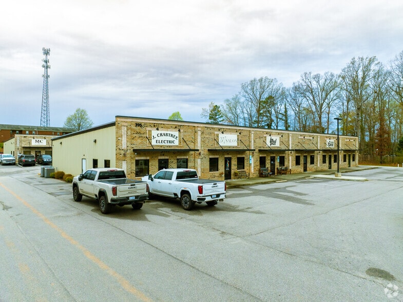 395-397 Park Ave, Youngsville, NC à louer - Photo principale – Image 1 sur 2