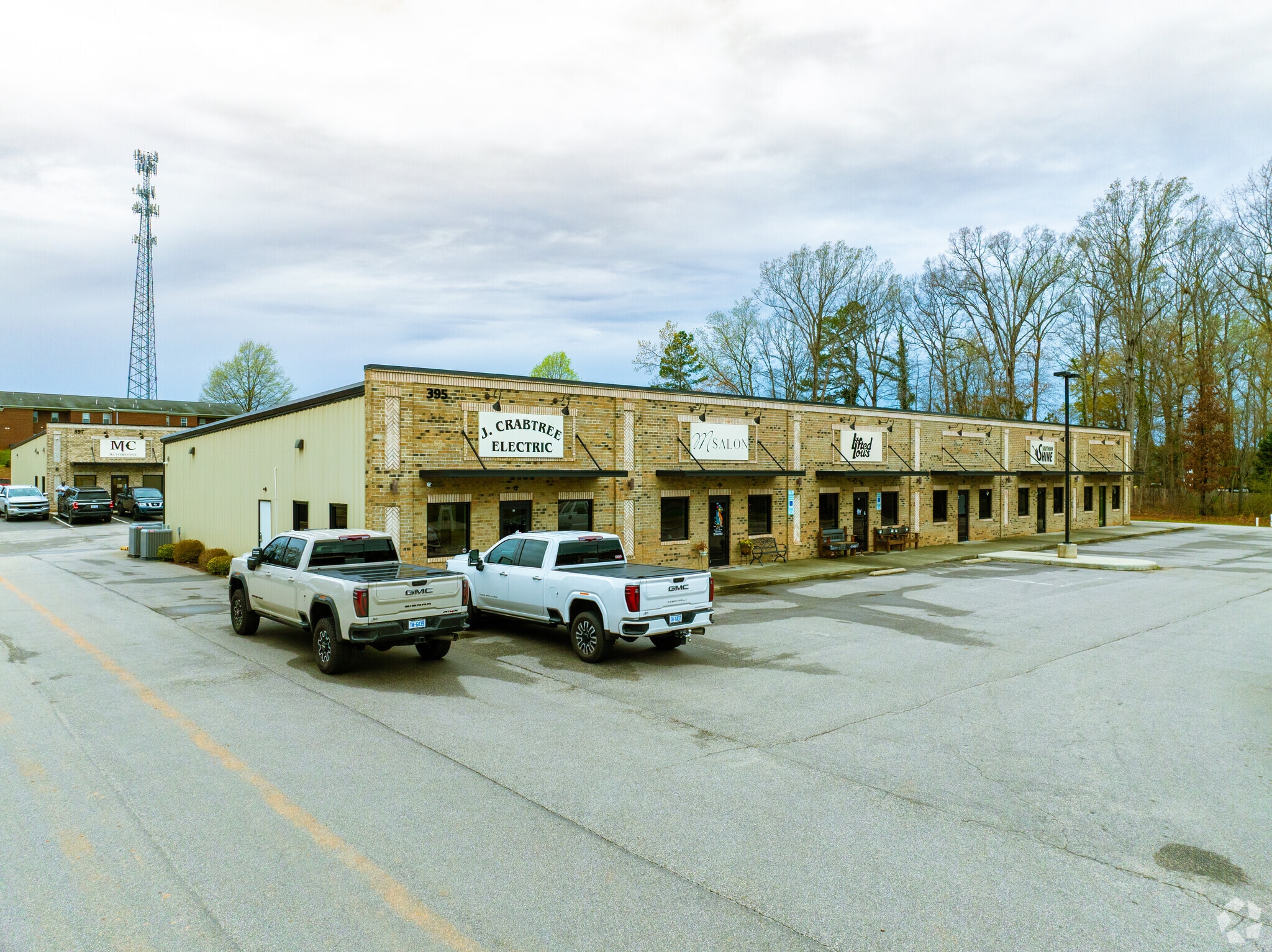 395-397 Park Ave, Youngsville, NC à louer Photo principale– Image 1 sur 3