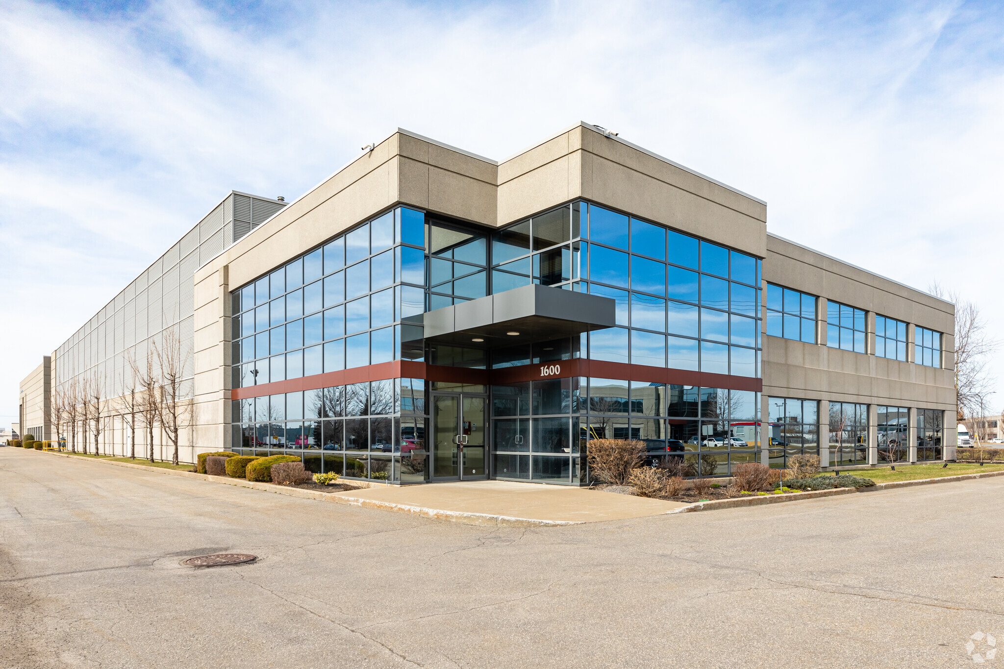 1600-1660 32e Av, Montréal, QC à louer Photo principale– Image 1 sur 3