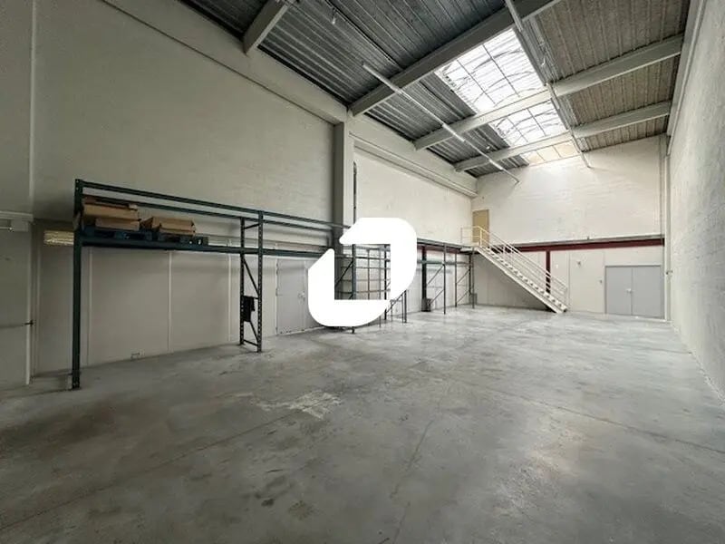 Local d’activités dans Le Mesnil-Amelot à louer Photo de l’immeuble– Image 1 sur 17